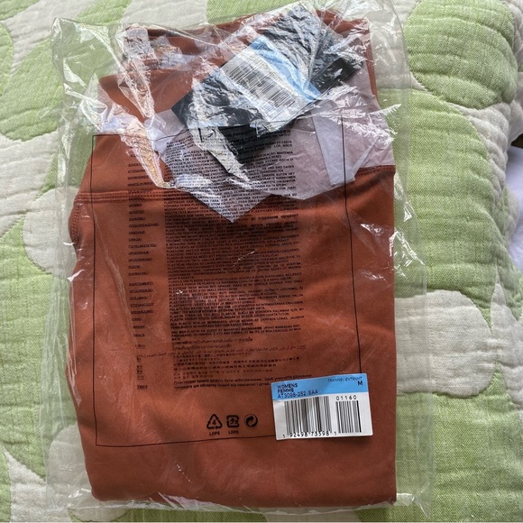 LAST CALL BNWT 🔥 Nike One Luxe Dri-FIT Mid-Rise Workout Legging in Terracotta - Picture 2 of 11